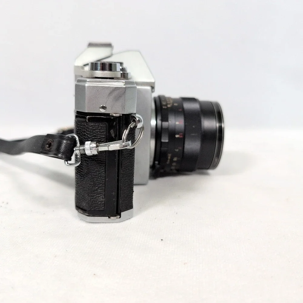 Vintage Mamiya 500TL SLR Camera with AUTO E.E. Mamiya-Sekor 50mm f/2 Lens